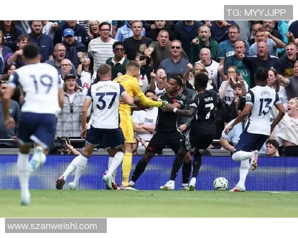 加索维卡与喀山的激烈对决揭示了足球战术的博弈与激情碰撞 加索维卡与喀山的激烈对决揭示了足球战术的博弈与激情碰撞